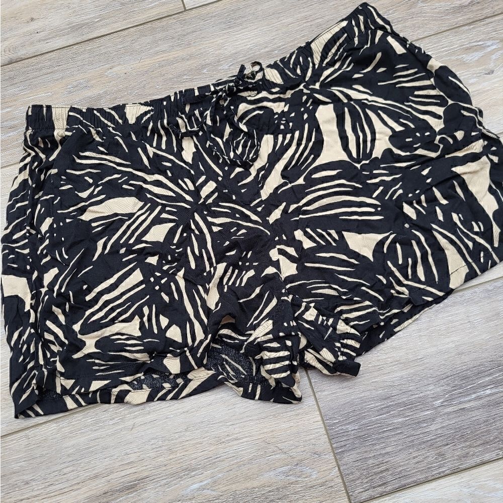 Gap Black and tan Geometric Palm Leaf Print Lounge Shorts Size: XLarge - Picture 9 of 9